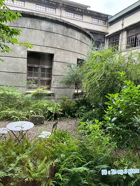 =大人的城市散步=松菸中的澡堂圖書館