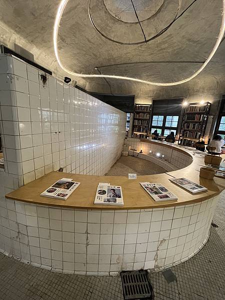 =大人的城市散步=松菸中的澡堂圖書館