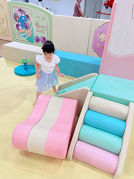 育兒 全新貝兒絲咖啡零死角開放式遊戲區,飲料喝到飽,外