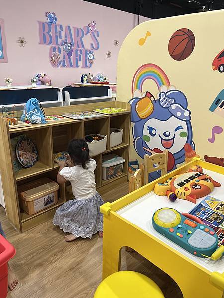 育兒 全新貝兒絲咖啡零死角開放式遊戲區,飲料喝到飽,外