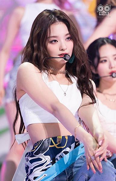 210523-fromis-9-WE-GO-at-Inkigayo-documents-14李娜炅.jpeg