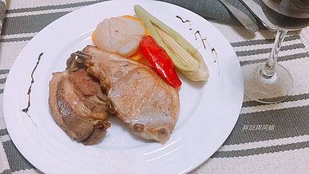 胖咪阿娟幸福廚房美味年菜料理-1葛瑪蘭豬排佐爐燒鮮蔬干貝S__7250036.jpg