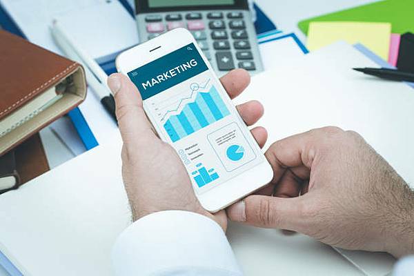 新聞報導中的會計師專業意見:影響股價與投資者信心 新聞報導中的會計師專業意見:影響股價與投資者信心