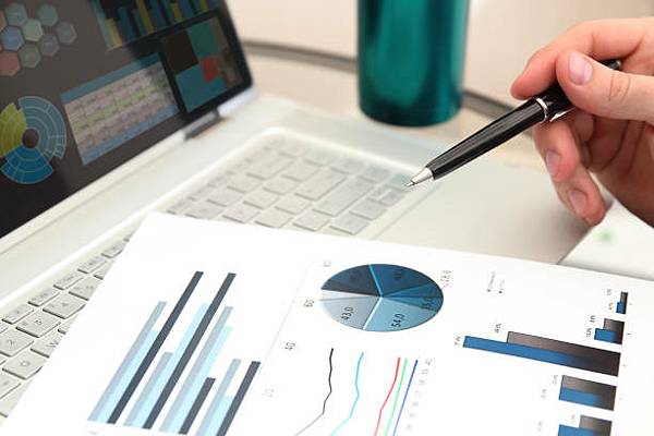 財經新聞中的記帳士評論：市場趨勢預測