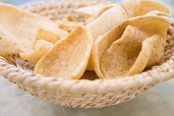 Prawn_Cracker_with_Black_Pepper.jpg