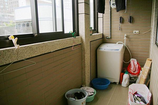 陽台-洗衣機.洗衣筒及回收垃圾
