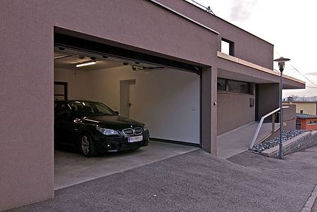 garage.jpg garage.jpg