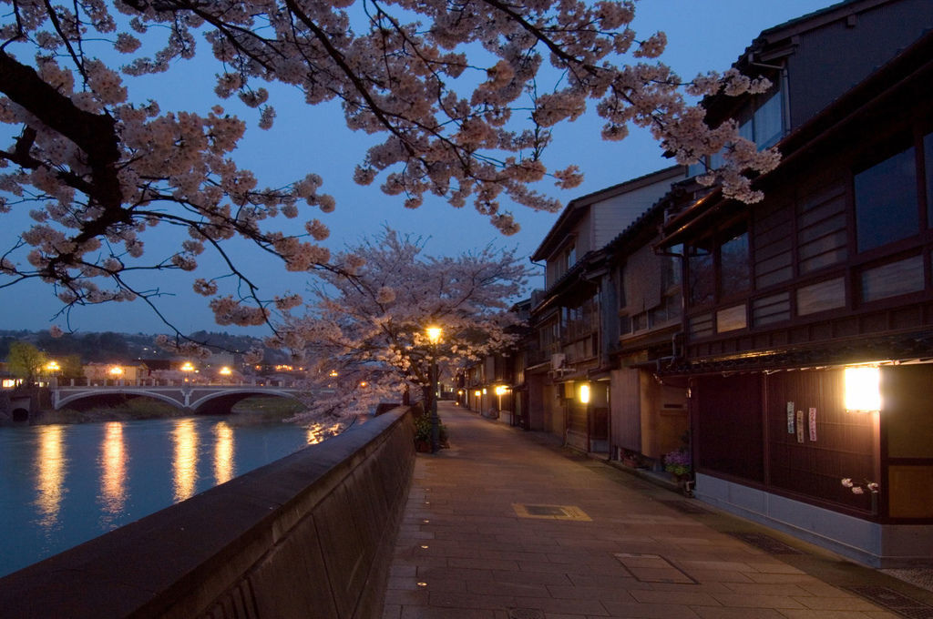 主計町茶屋街_金沢市.jpg