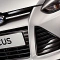 ford-focus-4dr-active-grille-1920x1080