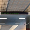 430KM/H 真的很快, 也很抖...