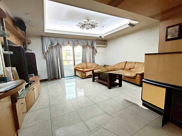 急售!台南麻豆區圓環旁三房平車電梯大樓