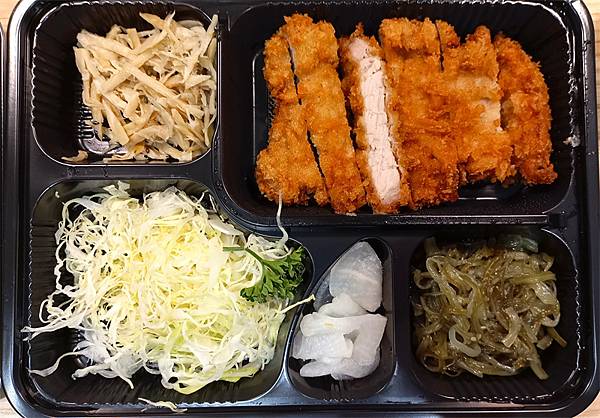 林口极上手作豬排，酥脆肉汁真美味!