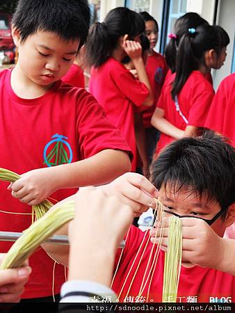 石碇國小體驗在地特色手工麵線