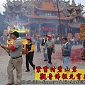 碧山岩黑令 爐主為持黑令旗者、主任委員為捧淨爐者
