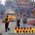 碧山岩黑令 爐主為持黑令旗者、主任委員為捧淨爐者