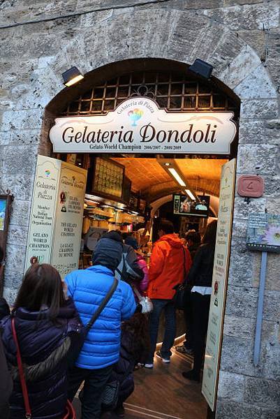 italy_d9_gelateria dondoli_01.JPG