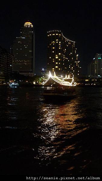 31下午跟著去BBL三溫暖的泳池趴,感覺有點中暑了,提早回市區飯店 31下午跟著去BBL三溫暖的泳池趴,感覺有點中暑了,提早回市區飯店