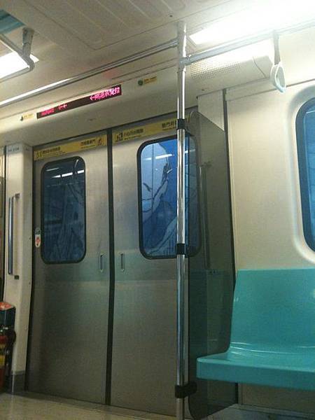 電車裡面 電車裡面
