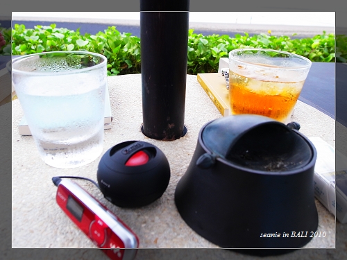 18小說冰飲音樂香煙是必備.JPG 18小說冰飲音樂香煙是必備.JPG