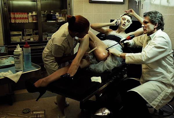 Steven Meisel - Vogue Italia July 2005 - Makeover Madness - 005.