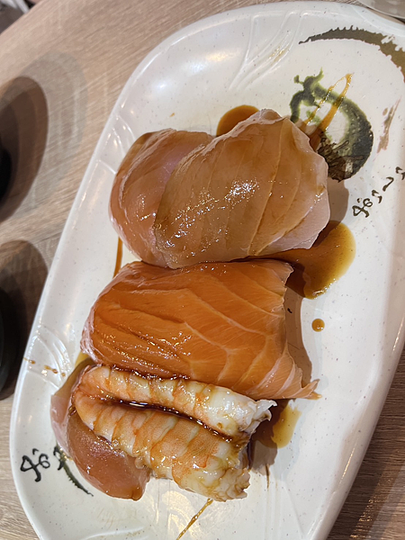 【西門】-三味食堂 超肥美巨大生魚片 握壽司 酥脆炸蝦天婦羅 【西門】-三味食堂 超肥美巨大生魚片 握壽司 酥脆炸蝦天婦羅
