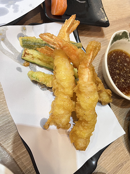 【西門】-三味食堂 超肥美巨大生魚片 握壽司 酥脆炸蝦天婦羅 【西門】-三味食堂 超肥美巨大生魚片 握壽司 酥脆炸蝦天婦羅