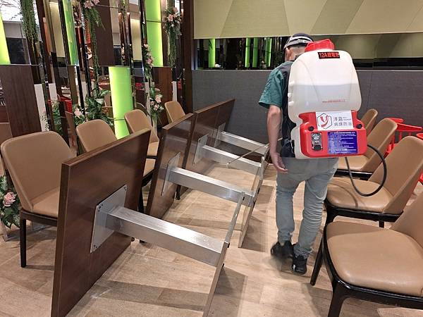 蟑螂防治_殘效噴灑1