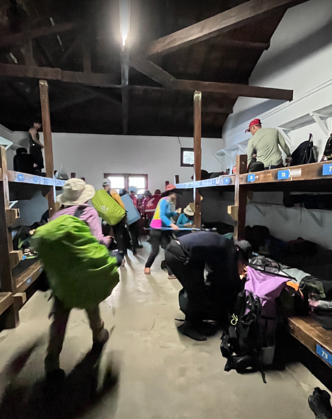 【百岳】-雪主東 七卡山莊 369鄰時營地 369山屋維修中 【百岳】-雪主東 七卡山莊 369鄰時營地 369山屋維修中