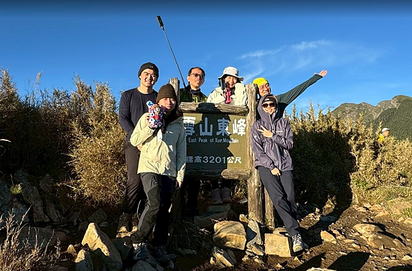 【百岳】-雪主東 七卡山莊 369鄰時營地 369山屋維修中 【百岳】-雪主東 七卡山莊 369鄰時營地 369山屋維修中