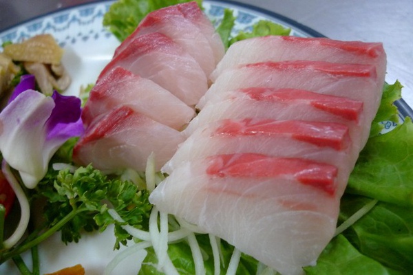 E海鱺生魚片 (640x427).jpg