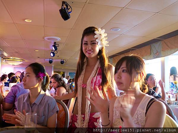 8）和我們同桌的兩位日本新娘.jpg