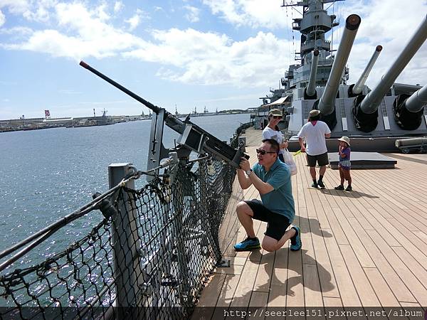 P11）我用密蘇里艦上50機槍射擊日本鬼子飛機的英姿.JPG