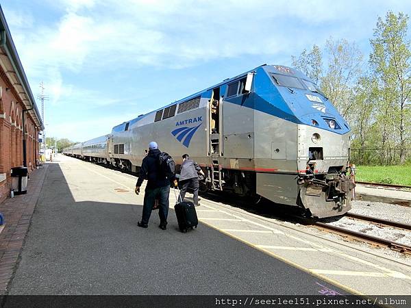 P10）多倫多開往紐約的AMTRAK老爺火車.jpg