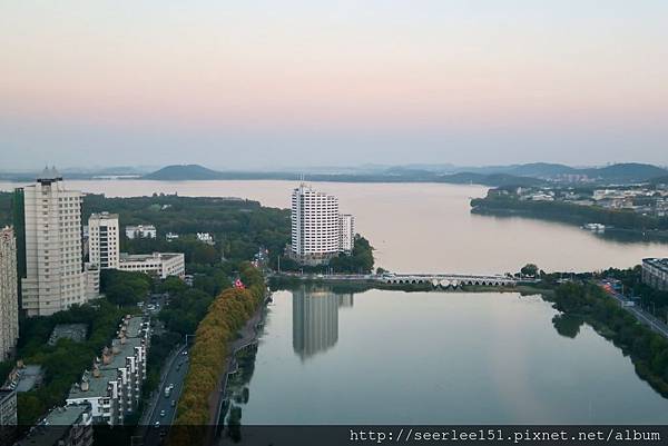 P7）從我們入住房間看出去的東湖美景.jpg