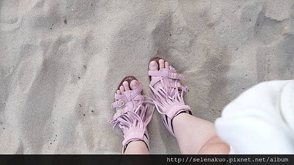 在沙灘上穿的鞋