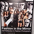 FASHION IN THE MIRROR 海報