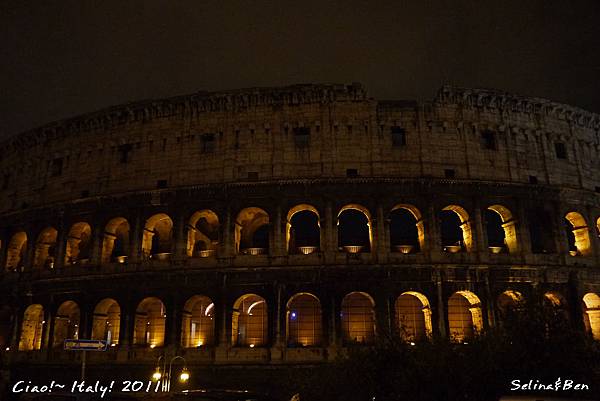 Italy_1212_0517 羅馬夜遊_競技場.JPG