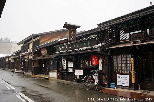 0396 DSC05039 下雪的高山陣屋.JPG