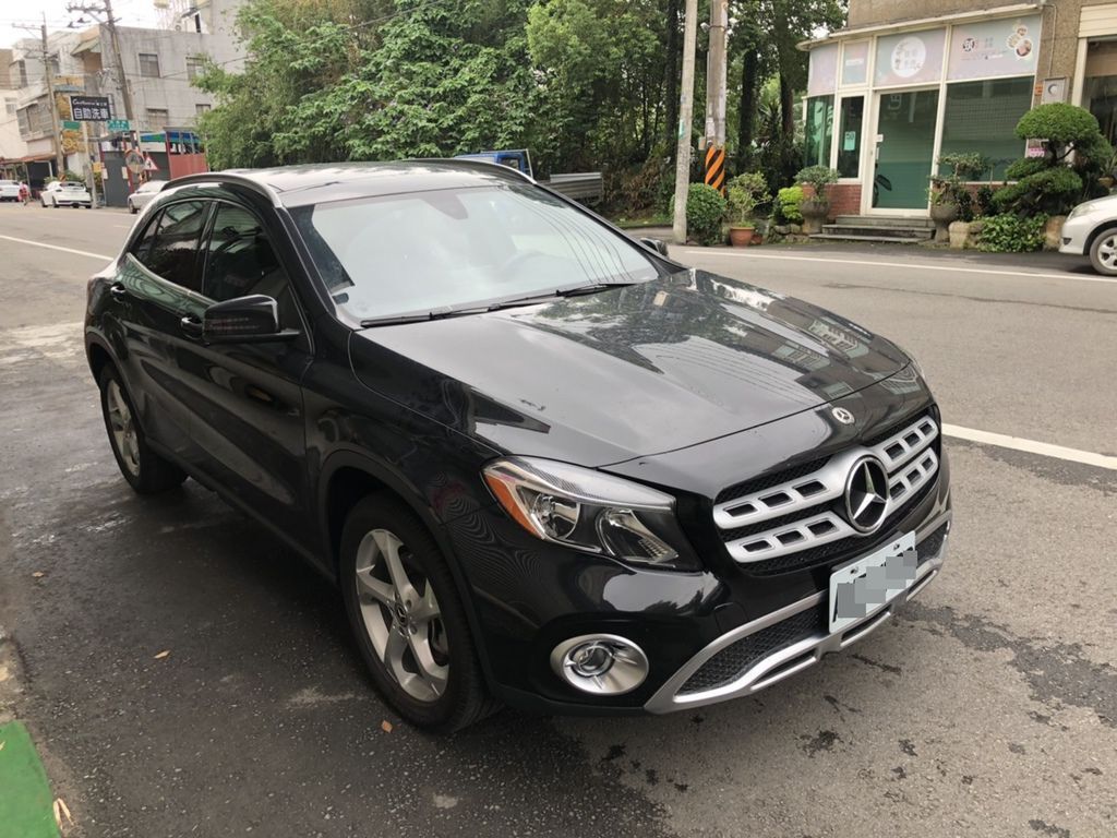 BENZ 賓士 2018年式 GLA250