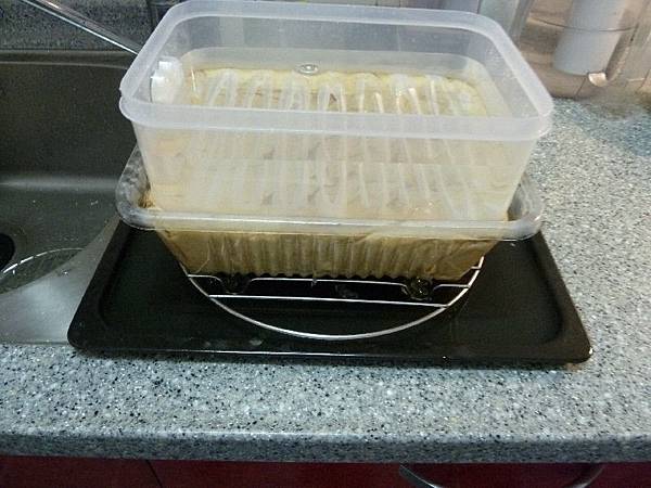 豆腐壓模中 豆腐壓模中