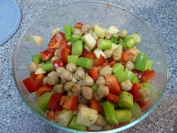 雞豆沙拉完成 雞豆沙拉完成