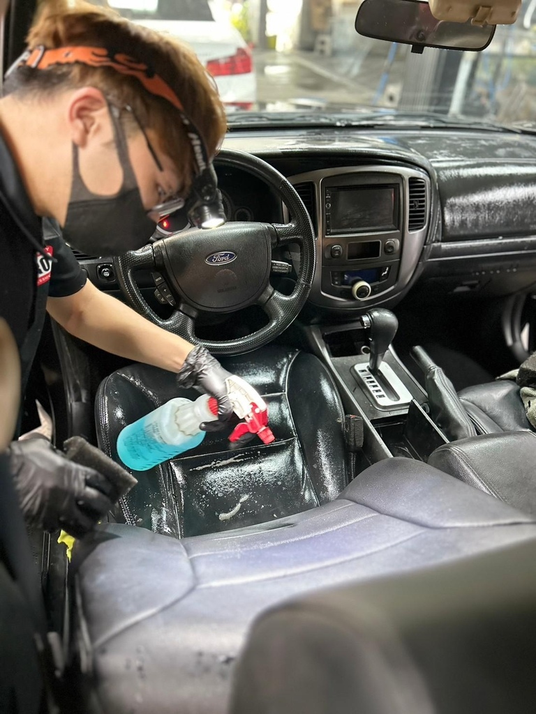 佑鑫專業汽車美容,台南汽車美容內裝清潔推薦2.jpg