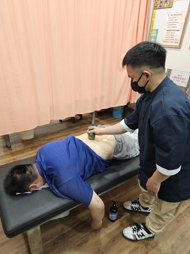 台南中醫診所推薦│腰部刮痧舒緩緊繃