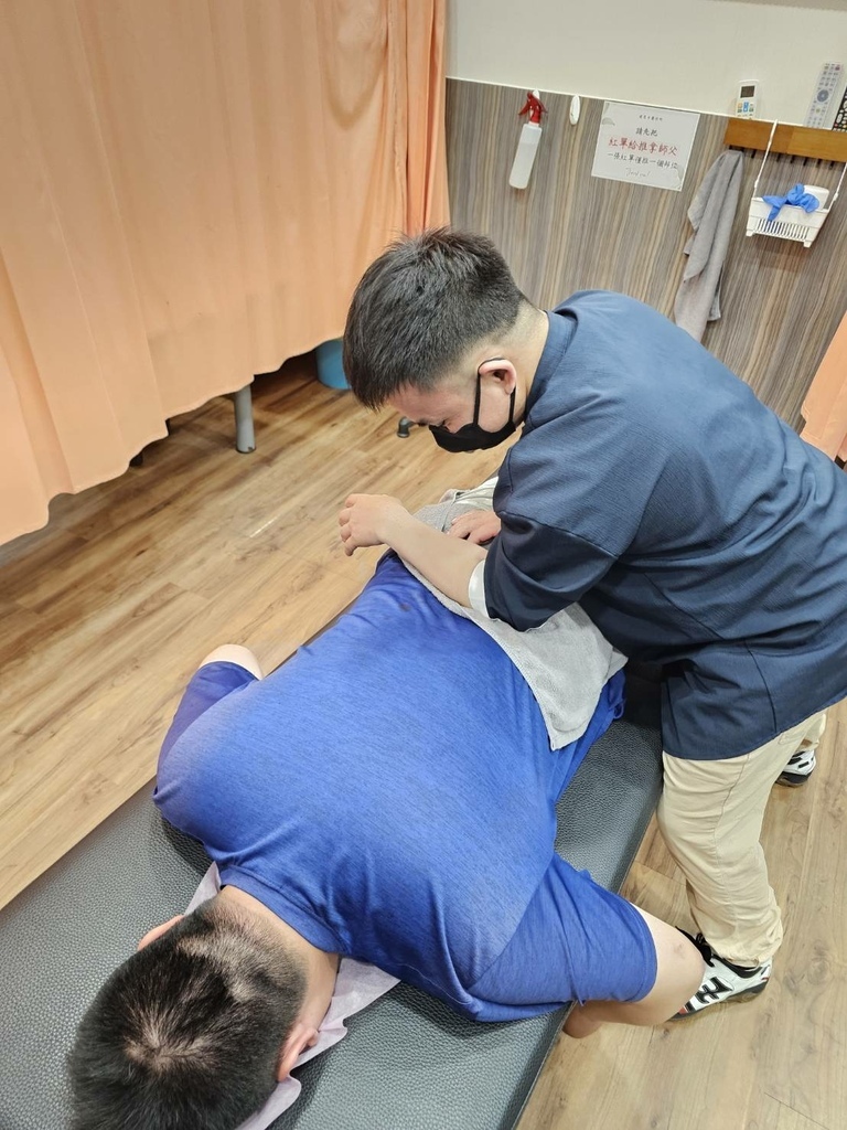 台南中醫診所推薦│整復館推拿按摩腰背
