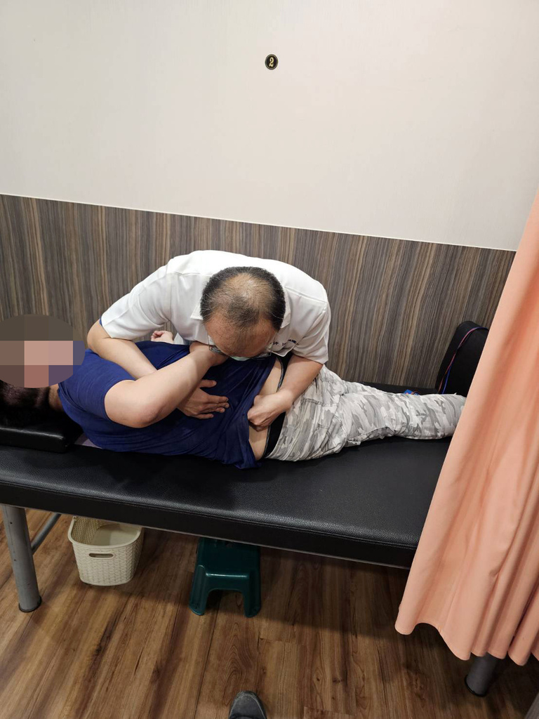 台南中醫診所推薦│脊椎調整與整復示意