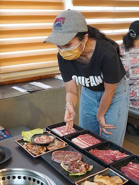 金門餐廳推薦│法式戰斧豬板腱牛排泰國蝦吃到飽，食材新鮮豐富太