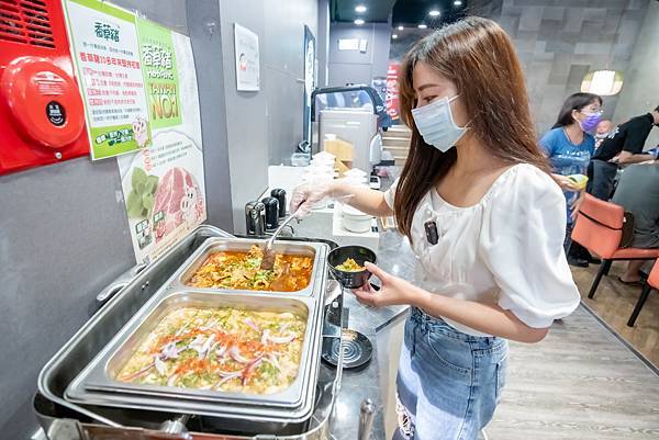 桃園美食餐廳│天然湯底搭配霜降牛、扇子豬、天使紅蝦，還有自助