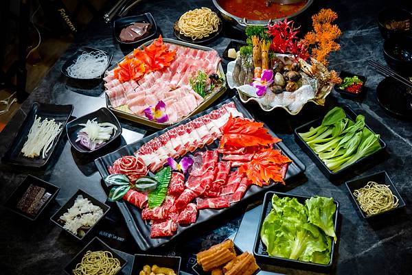 桃園美食餐廳│天然湯底搭配霜降牛、扇子豬、天使紅蝦,還有自助 桃園美食餐廳│天然湯底搭配霜降牛、扇子豬、天使紅蝦,還有自助
