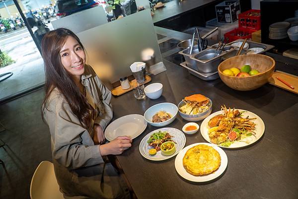 信義區美食餐廳｜炭烤野生龍蝦、螃蟹海鮮粥、烤小卷，簡單料理，