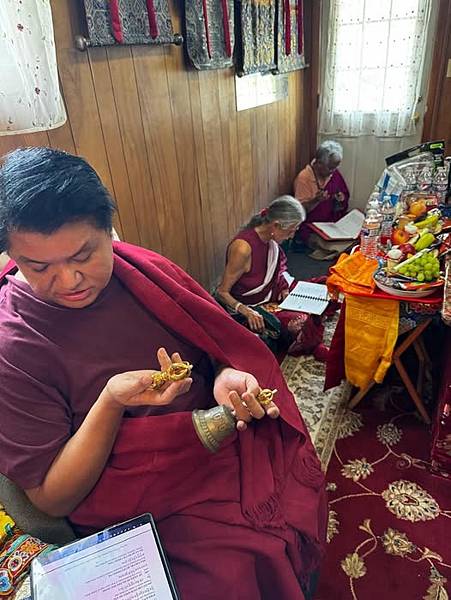 南給達瓦仁波切：在了悟自心之前，必須全心全意地去愛